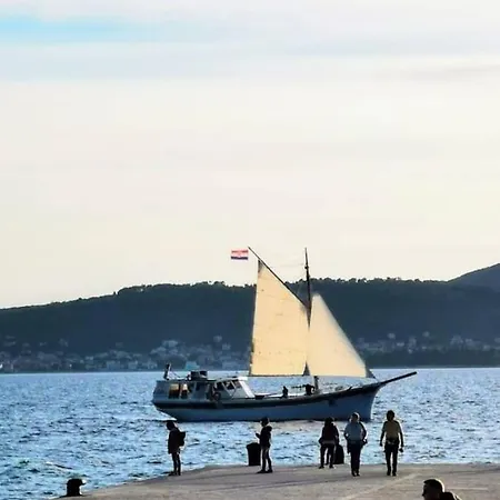 Ship Dolin - With View To Old Town